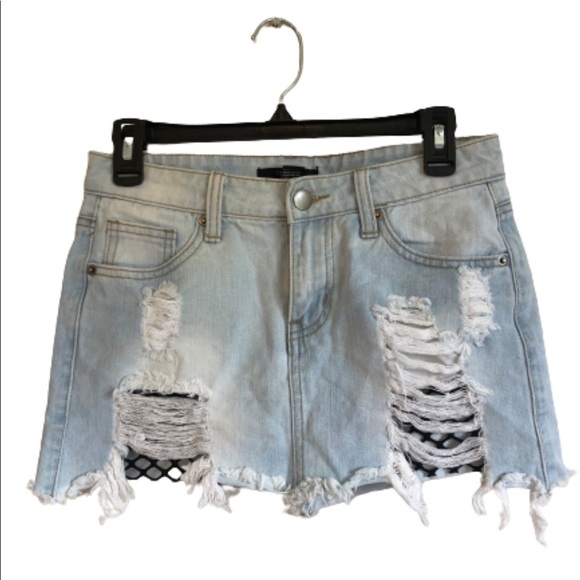 𝅺FOREVER 21 distressed jean shorts with netting Sm - Picture 1 of 6